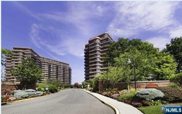Property Photo:  100 Carlyle Drive 17B-N  NJ 07010 