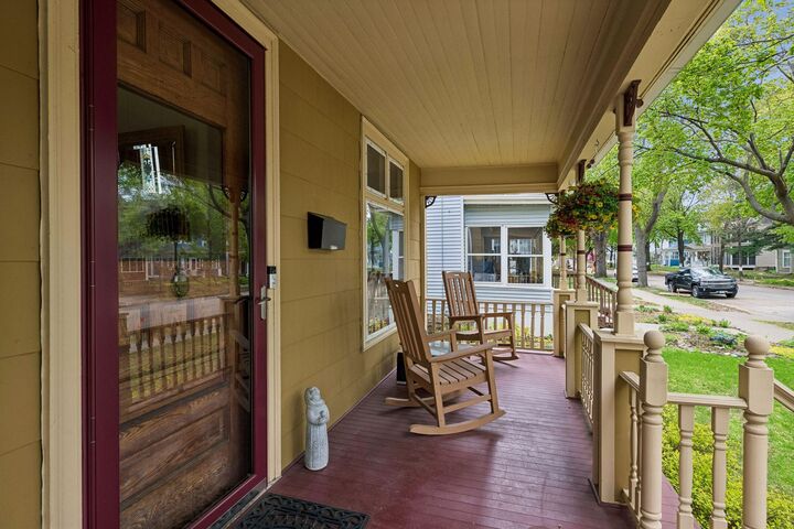 Property Photo:  2717 Emerson Avenue S  MN 55408 