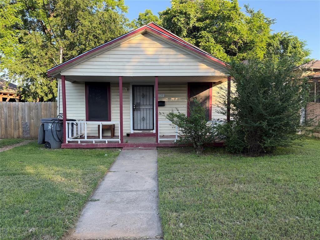 Property Photo:  2738 Lawrence Street  TX 75215 