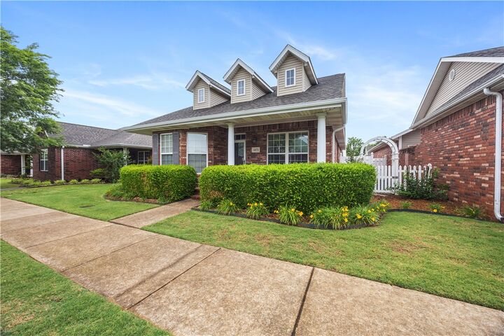 Property Photo: 6872 Young Farm Avenue AR 72762