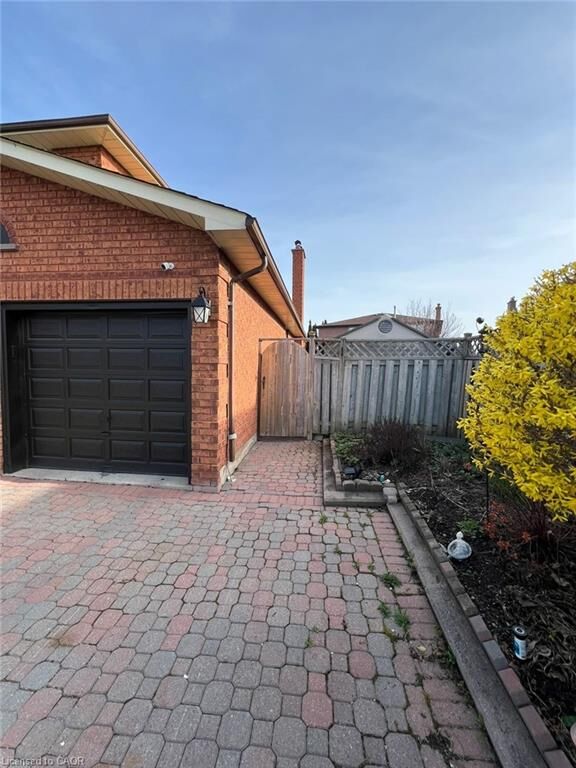 Property Photo:  15 Ivory Court Basement  ON L4L 4G2 