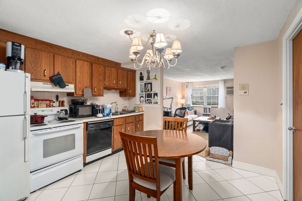 Property Photo:  99 Pleasant St A4  MA 02472 