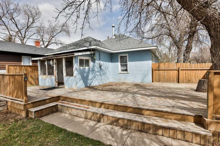 Property Photo:  132 3 Avenue NE  AB T0K 1M0 