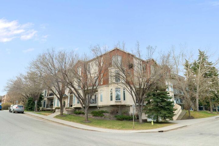 Property Photo:  5703 5 Street SW  AB T2V 1A8 