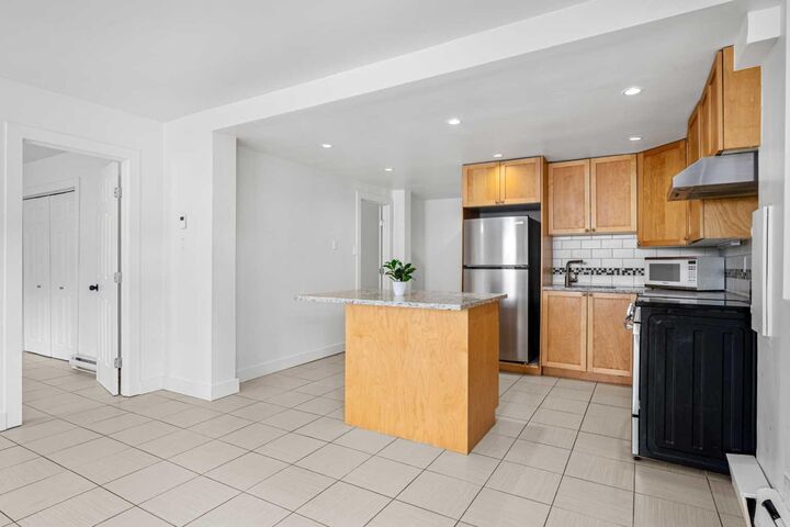 Property Photo:  2111 14 Street SW 104  AB T2T 3T2 