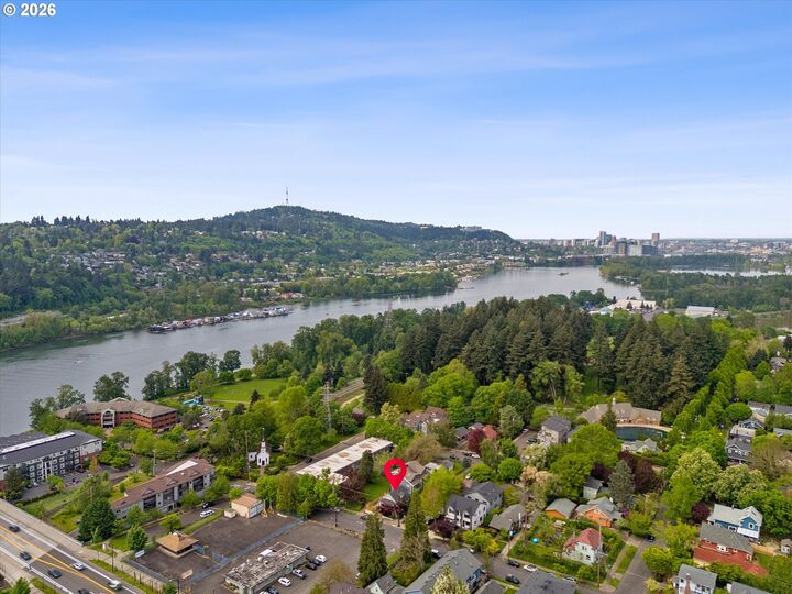 Property Photo:  537 SE Spokane St  OR 97202 