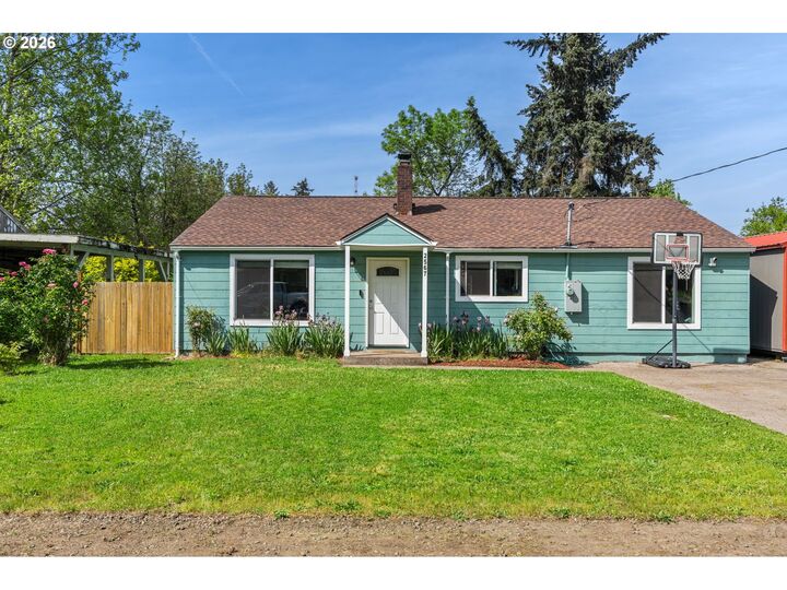 Property Photo:  2567 Wood Ave  OR 97402 