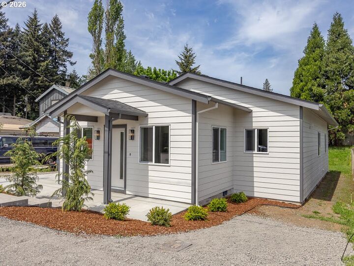 Property Photo:  2116 E 39th St  WA 98663 