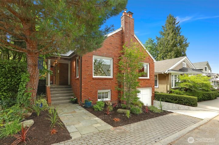 Property Photo:  2430  Lorentz Place N  WA 98109 