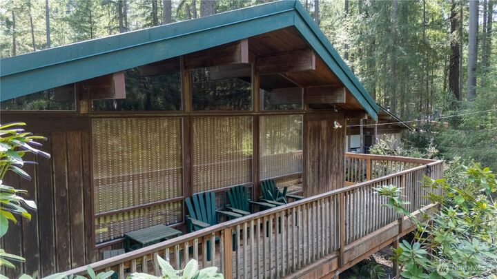 Property Photo:  11910  Island Drive  WA 98303 