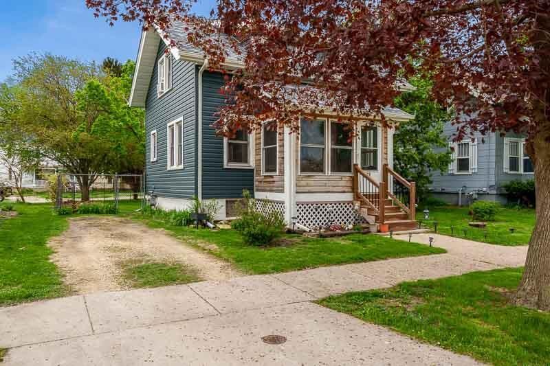 Property Photo:  541 Roscoe Avenue  IL 61080 