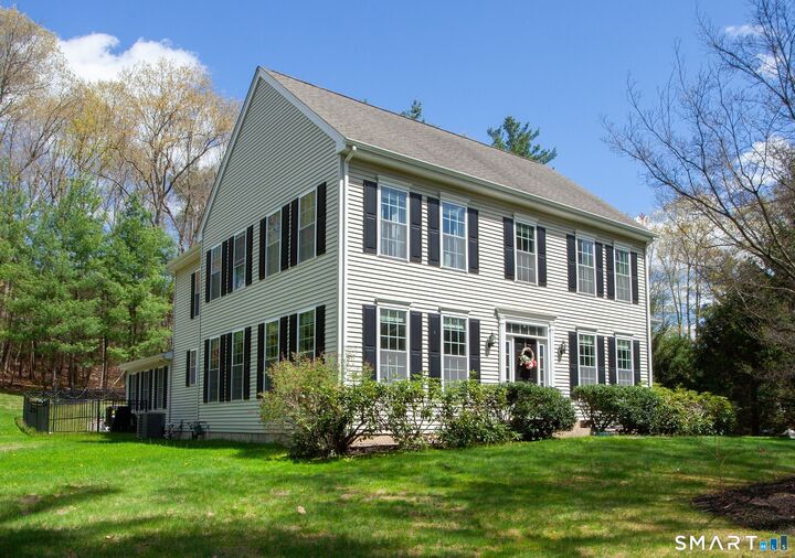 Property Photo:  490 New Road  CT 06001 