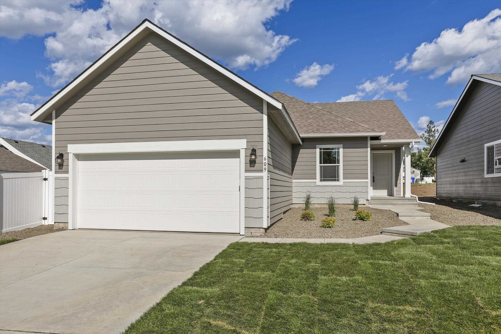 Property Photo:  609 S Manifold Ln  WA 99016 