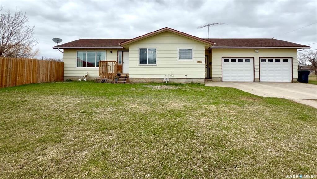 Property Photo:  701 1st Street  SK S0G 2E0 