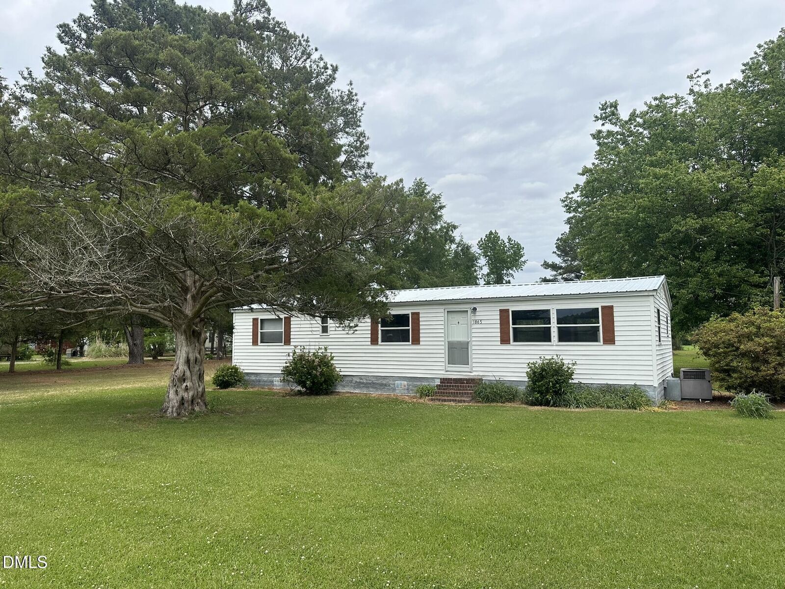 Property Photo: 1865 Haddock Road NC 28590