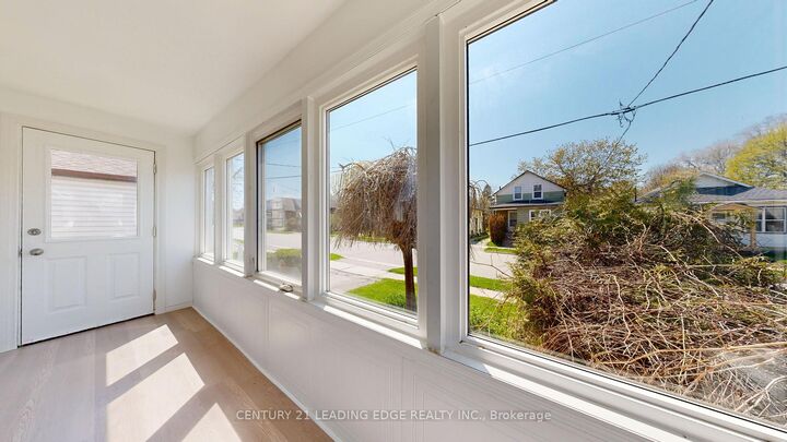 Property Photo:  751 Gifford Street  ON L1H 4W1 