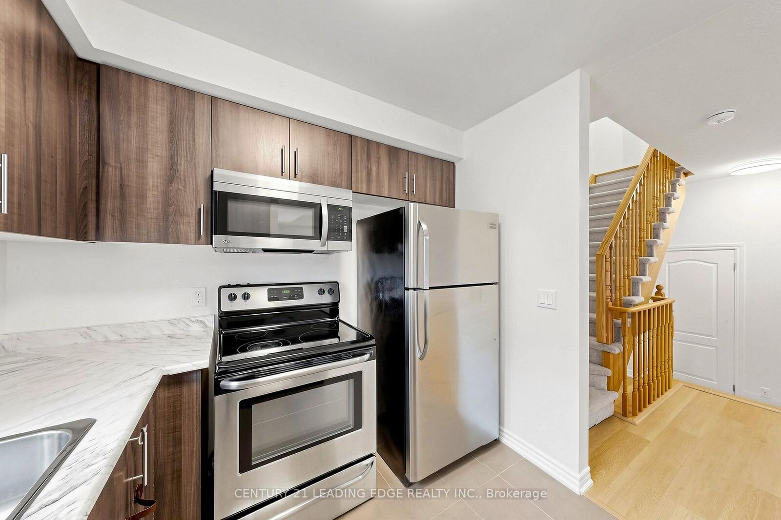 Photo de la propriété:  61 Far North Court  ON L1L 0J5 