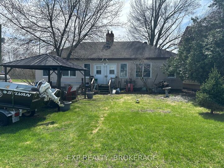 Property Photo: 16 Louis Street ON K6V 4H5