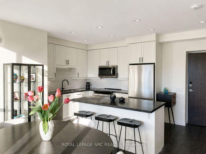 Property Photo: 118 West Street 604 ON L3K 4C9
