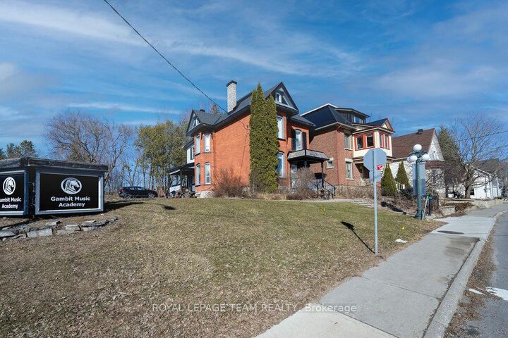 Property Photo: 422 Donald B Munro Drive ON K0A 1L0