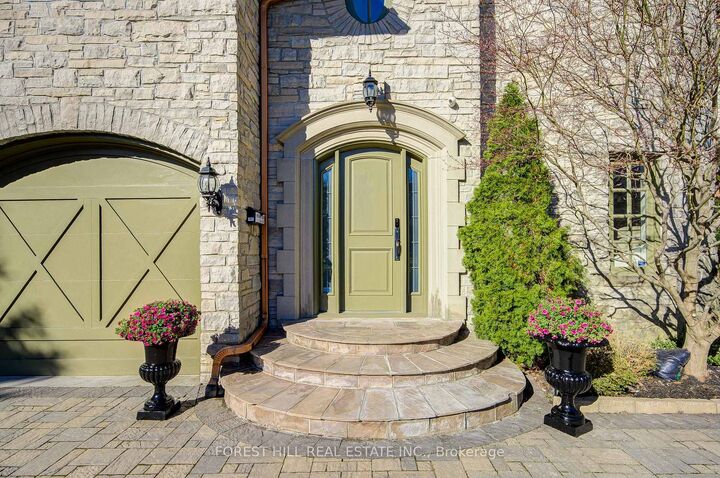 Property Photo: 7 Legacy Court ON M2L 2Y7
