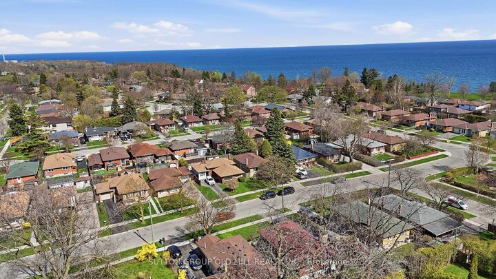Property Photo: 5 Greyabbey Trail ON M1E 1V6