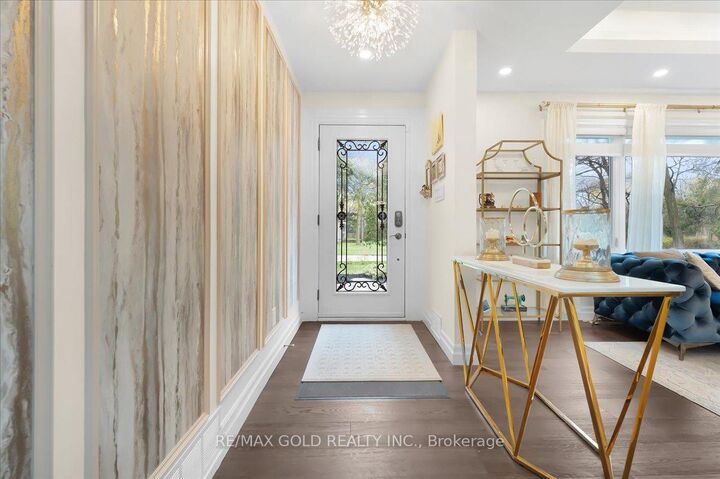Property Photo: 993 Porcupine Avenue ON L5H 3K6