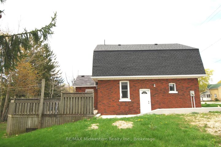 Property Photo:  200 Elora Street S  ON N0G 1Z0 