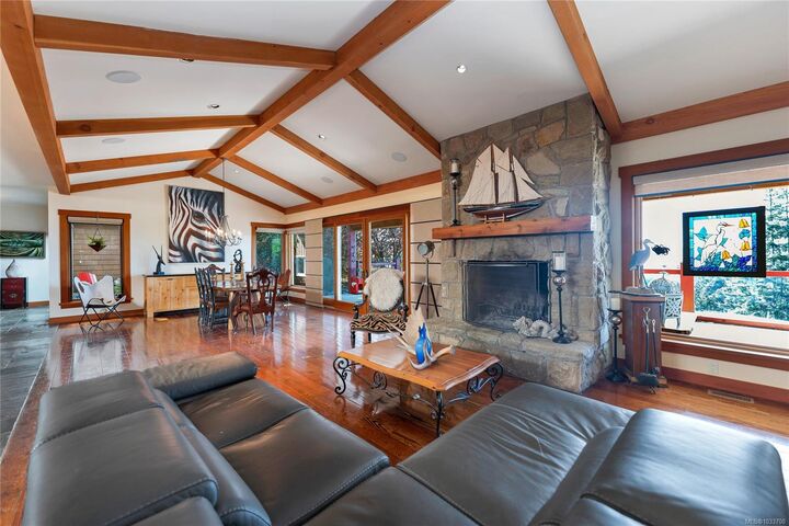 Property Photo: 219 Pringle Farm Rd BC V8K 2Y2