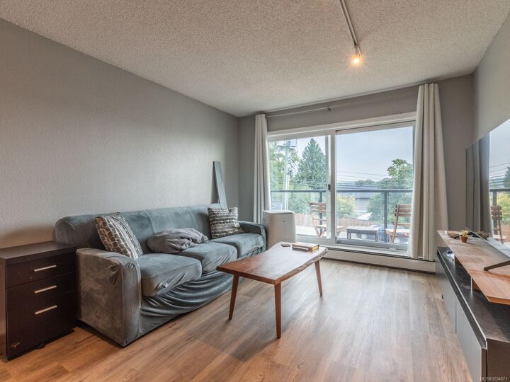 Property Photo:  218 Bayview Ave 303  BC V9G 1A4 