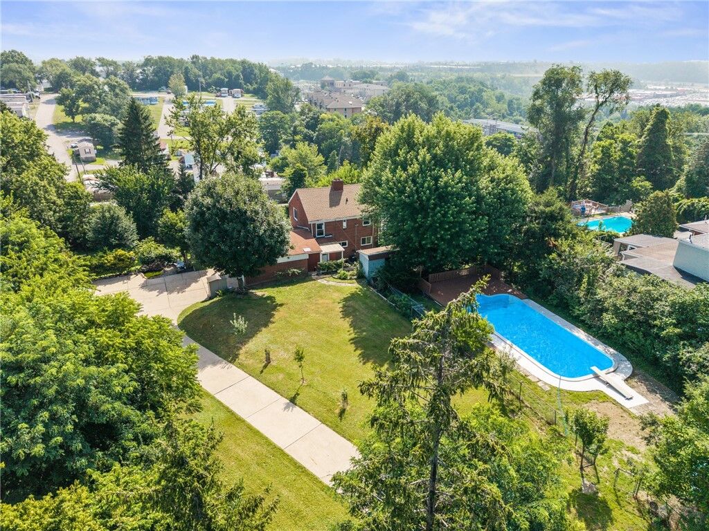 Property Photo: 204 Glenburn Dr PA 15236