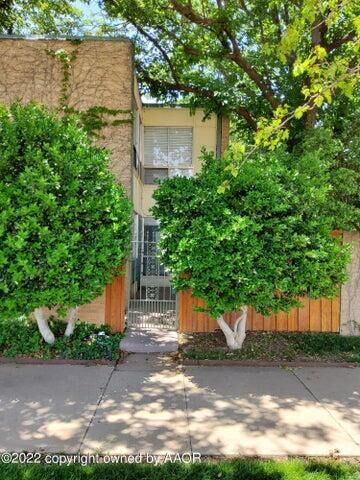 Property Photo:  2400 S Polk Street  TX 79109 