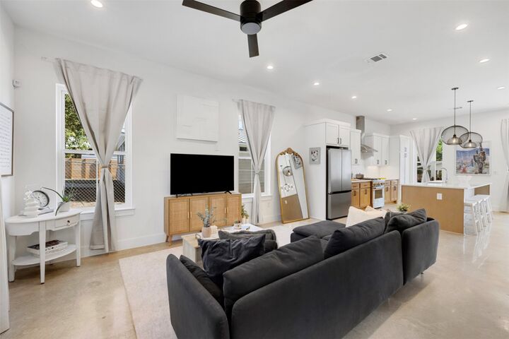 Property Photo:  5007 Lott Avenue 1  TX 78721 