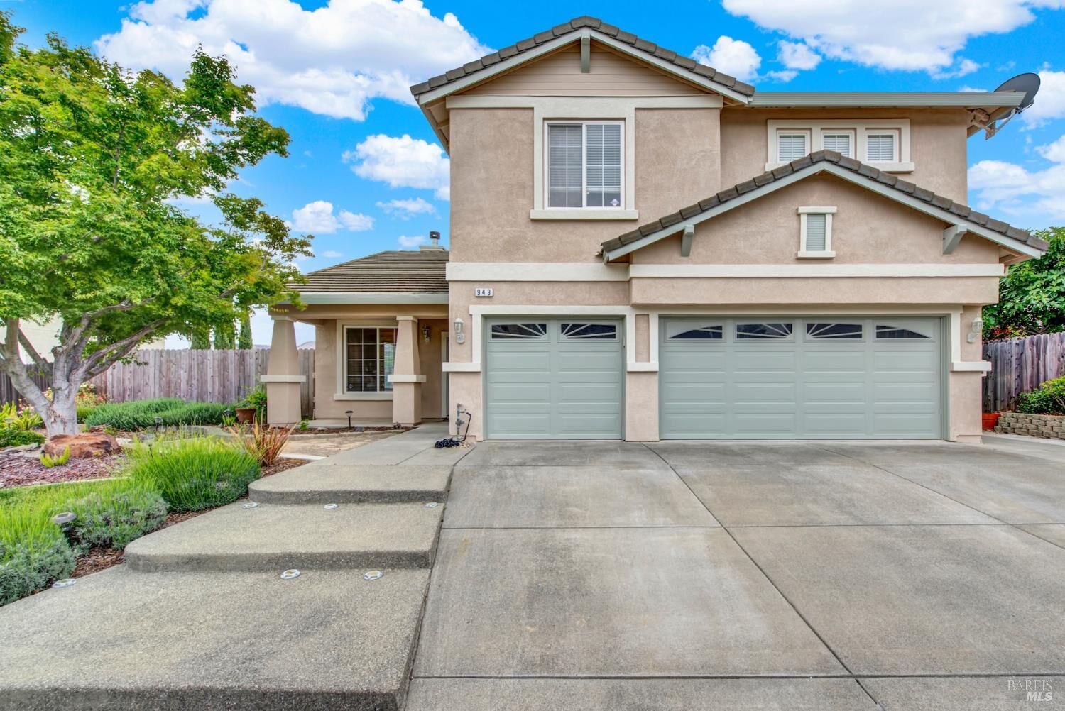 Property Photo:  943 Fallsgrove Way  CA 95687 