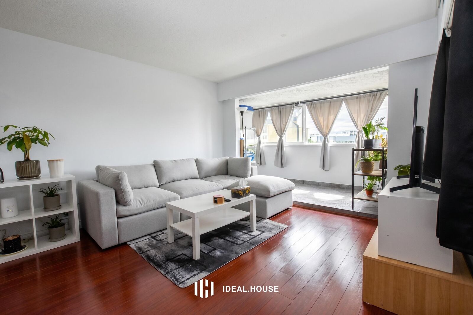 Property Photo: 1320 Fir Street 201 BC V4B 4B2