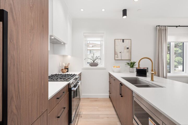 Property Photo:  2240 E 40th Avenue 5  BC V5P 1J5 