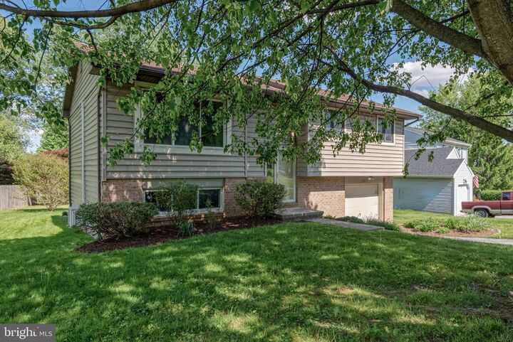 Property Photo:  3807 Hillcrest Drive  PA 17512 