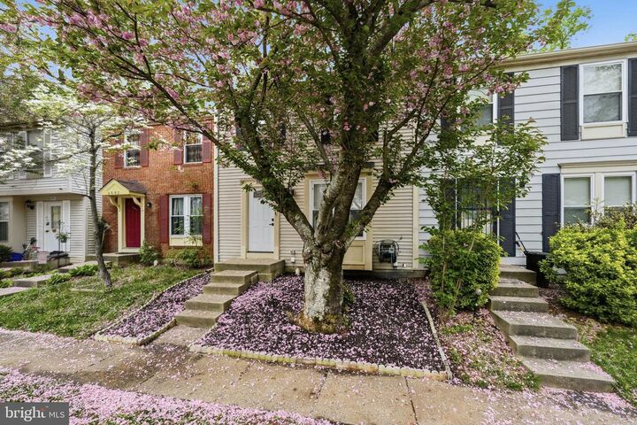 Property Photo:  4905 Sugar Maple Lane  VA 22025 