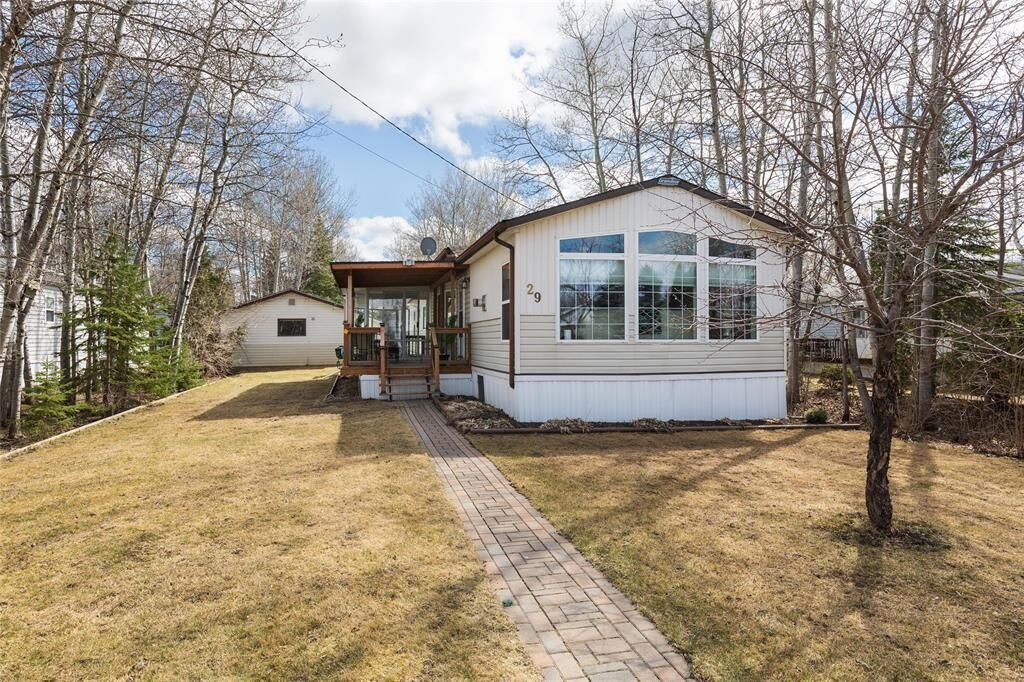 Property Photo:  29 Sunset Drive  MB R5H 1H5 