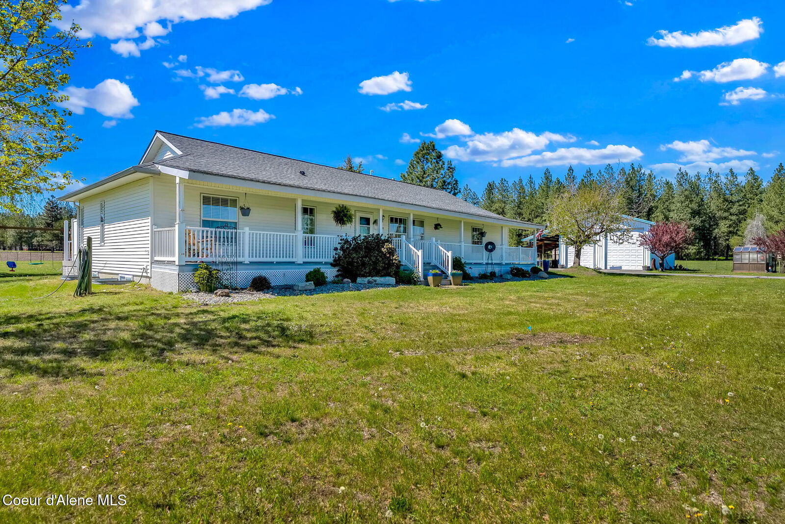 Property Photo:  26731 N Bitterroot Ct  ID 83801 