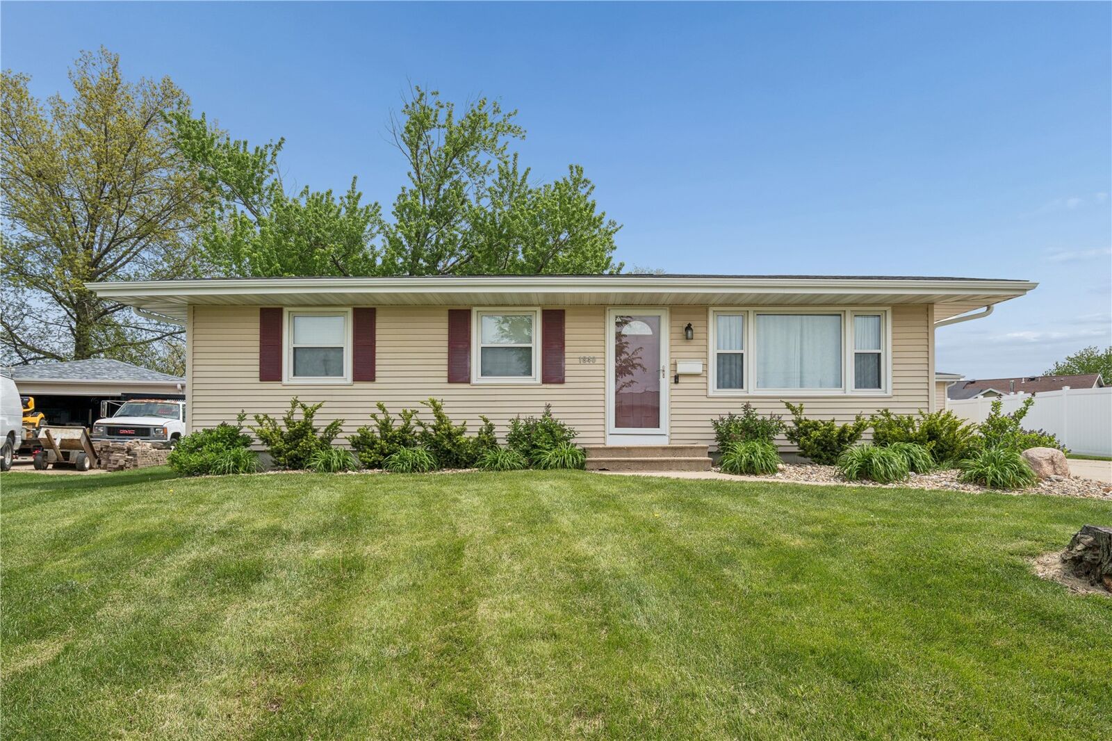 Property Photo:  1840 Daleview Dr  IA 52302 