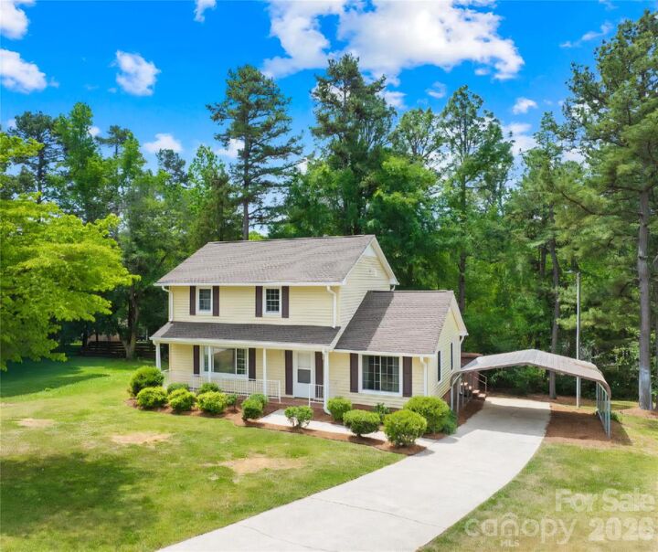 Property Photo:  9 Post Oak Place  NC 28147 
