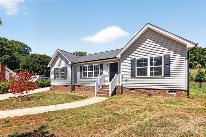 Property Photo:  1511 Abbey Court  NC 28012 