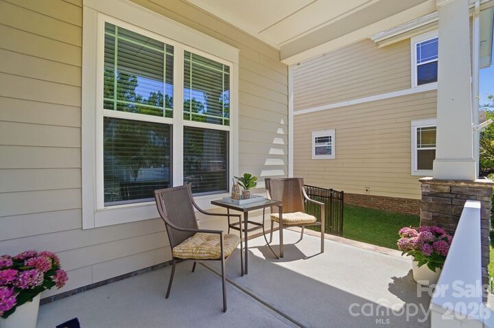 Property Photo:  5936 Whitehawk Hill Road  NC 28227 