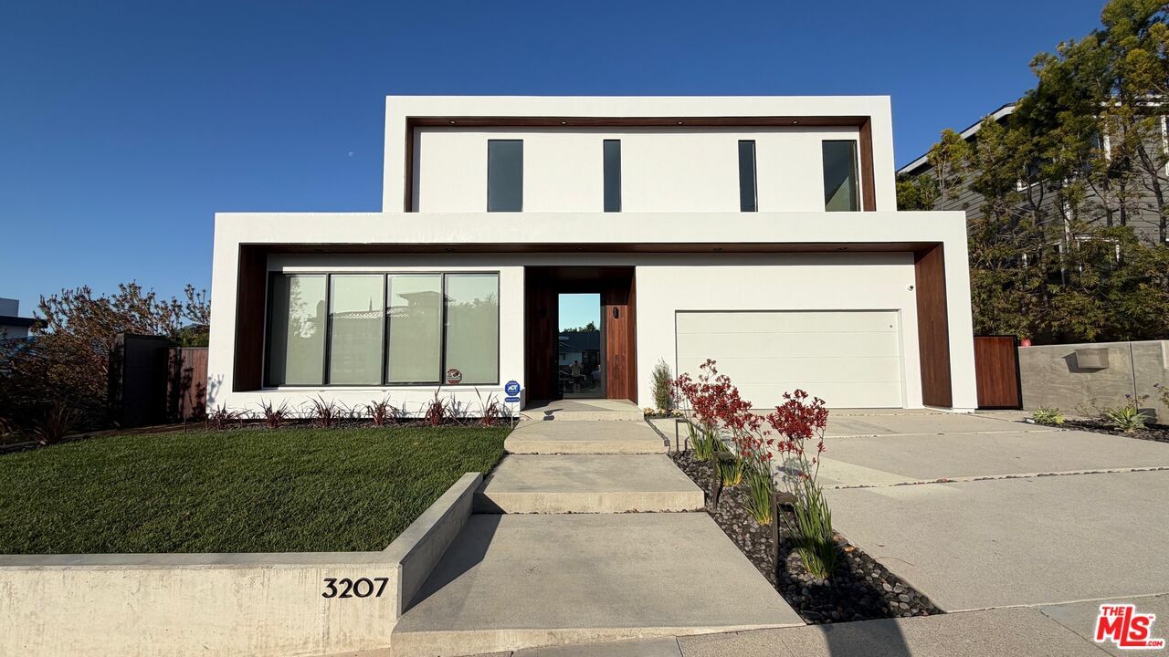 Property Photo:  3207 Maplewood Ave  CA 90066 