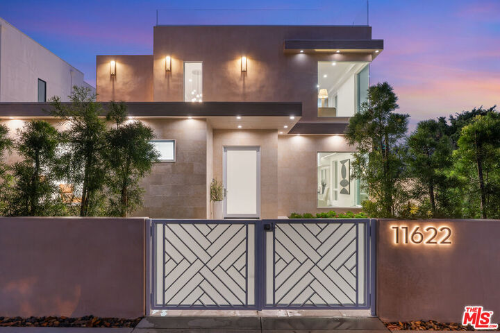 Property Photo:  11622 Charnock Rd  CA 90066 