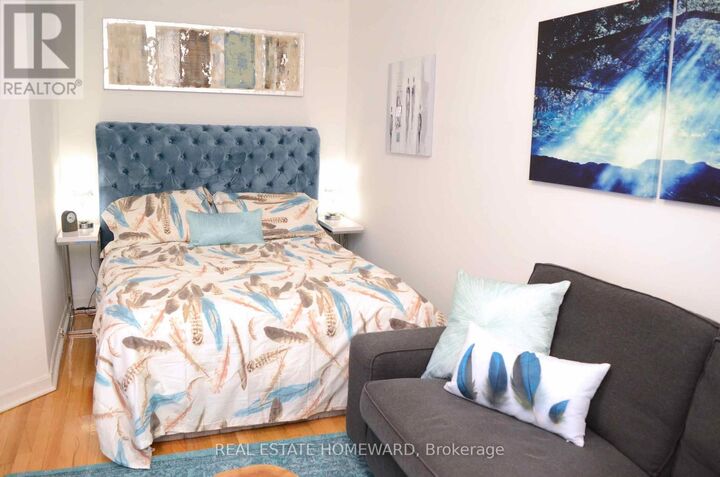 Property Photo:  426 Markham Street A1  ON M6G 2L2 