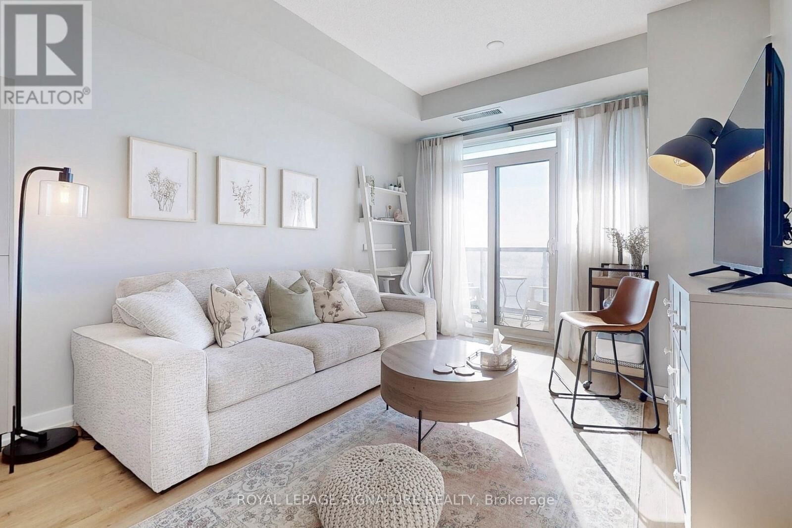 Property Photo:  8 Trent Avenue 821  ON M4C 0A6 