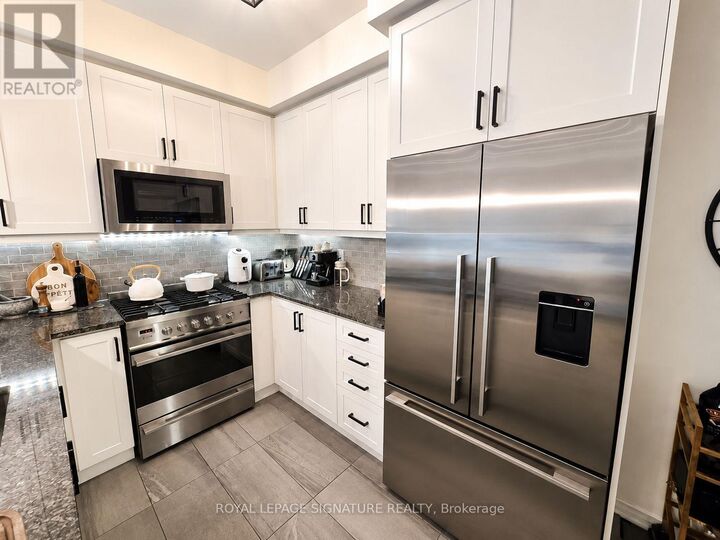 Property Photo:  35 Applewood Lane 50  ON M9C 0C1 