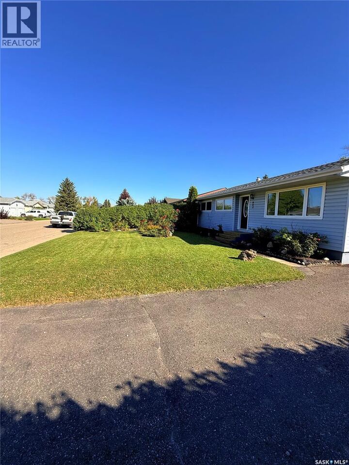 Property Photo:  805 Stanley Street  SK S0A 0X0 